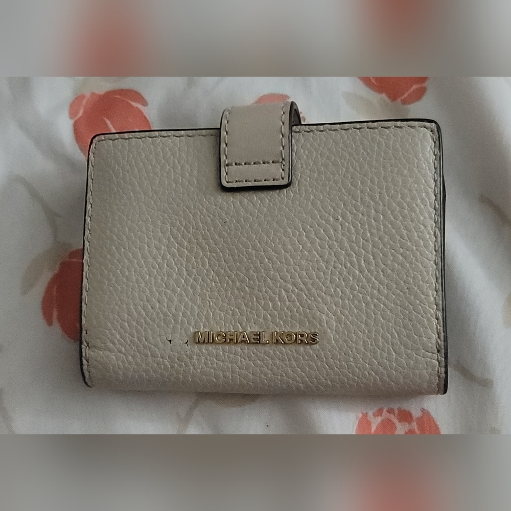(SOLD) Michael Kors Cream Wallet